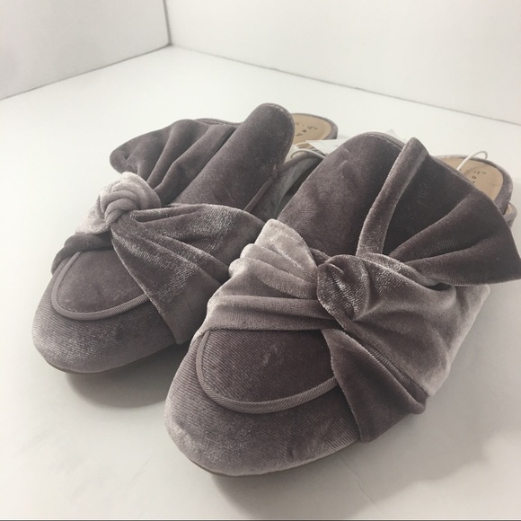 NWT Velvet Mules with ruffle bow knot detail - Picture 3 of 8